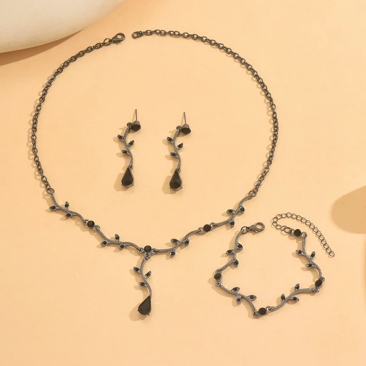 Fashion light luxury necklace women's niche design high-end necklace pendant versatile collarbone neck chain set