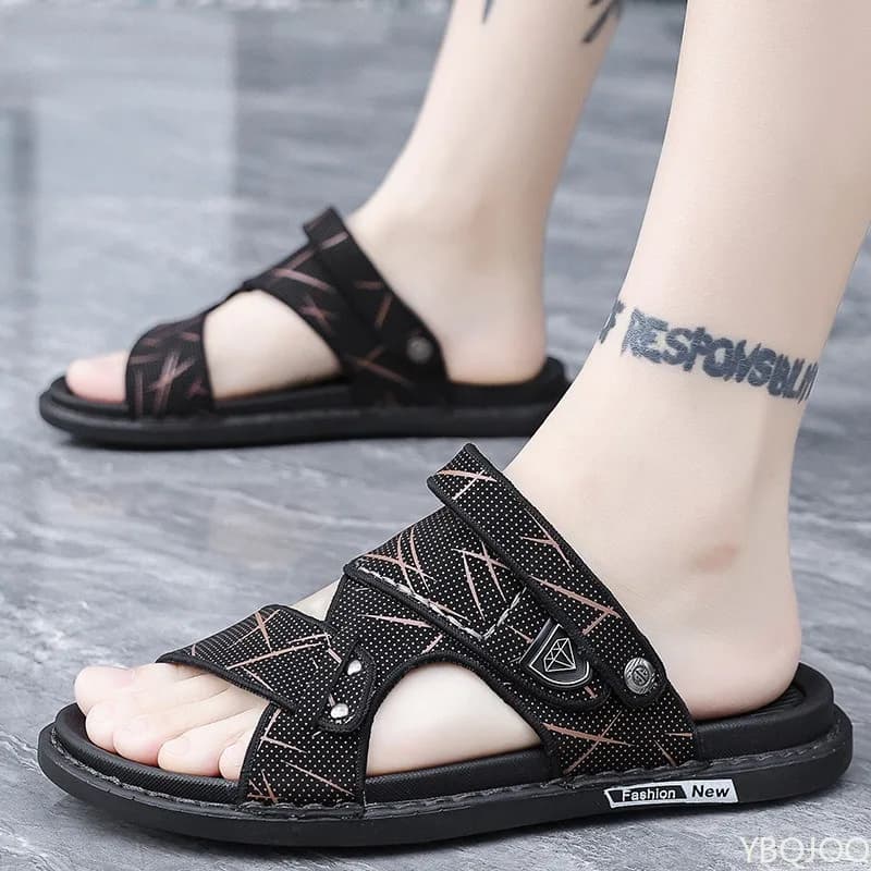 2025 Nuova estate Sandali da spiaggia piatti leggeri e traspiranti Pantofole versatili alla moda da uomo Scarpe comode con plateau