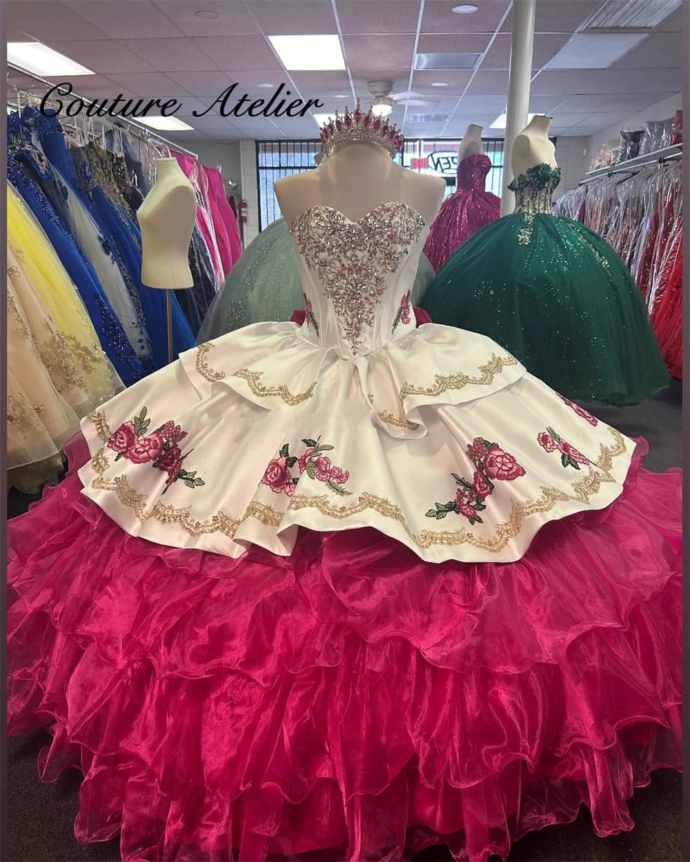 Ricamo in raso bianco con perline arcobaleno strass abiti messicani Quincenara staccabili rosa caldo Tulle volant treno cenerentola