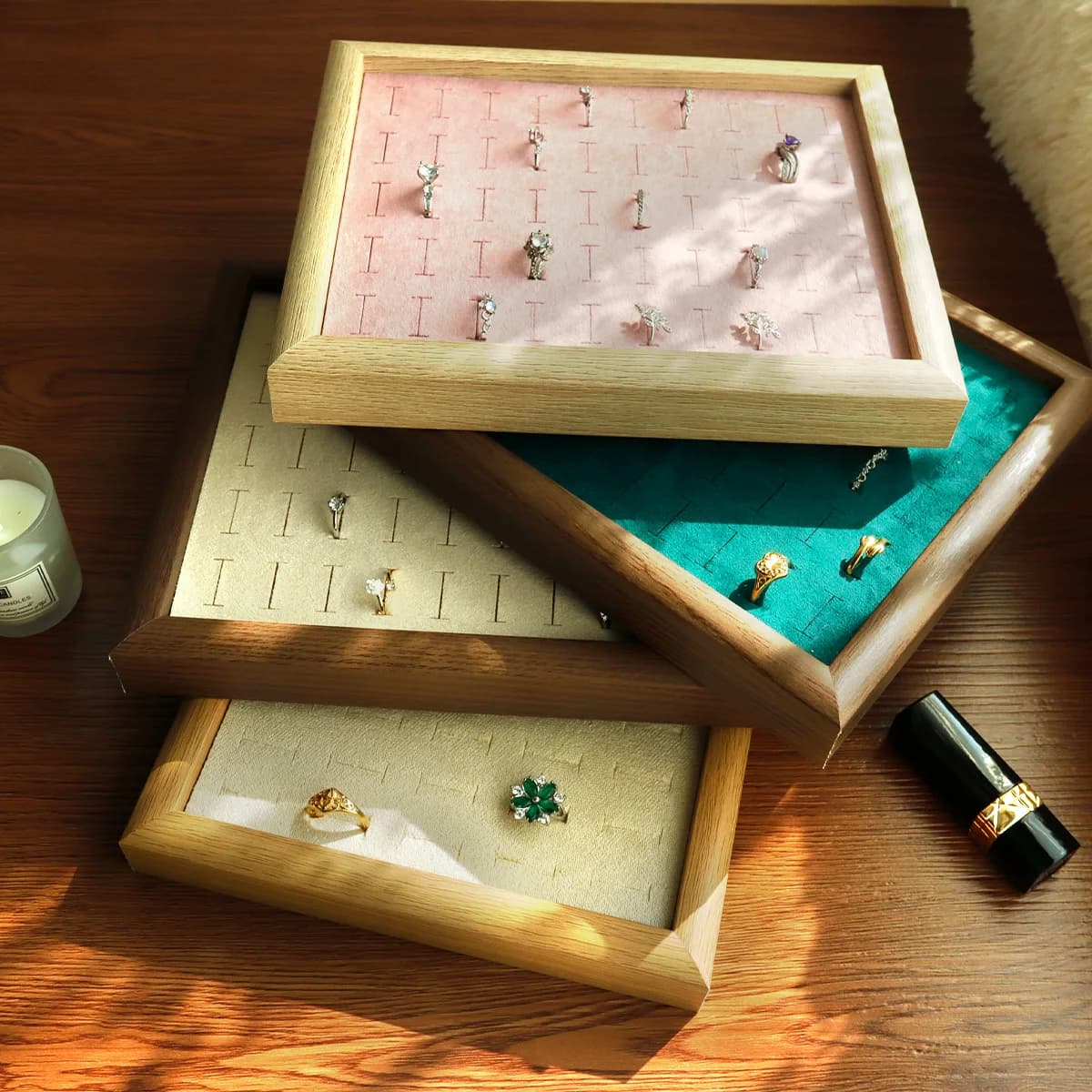 Piastra per esposizione di anelli a 50 slot Orecchini a bottone Bracciale Scatola di immagazzinaggio di gioielli Scatola organizzativa in legno Vassoio per anelli