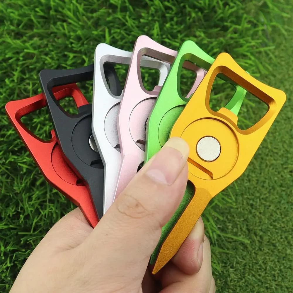 Forchetta da Golf 6-in-1 con Apribottiglie, Magnetica, Marcatore e Pulitore Scanalature Multifunzione Staccabile - Prodotti da Golf