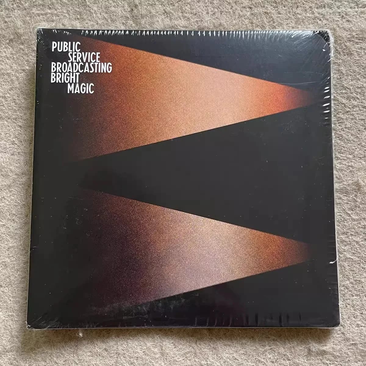 Public Service Broadcasting Bright Magic – Collezione di musica elettronica atmosferica neo-psychedelic synth-pop rock elettronico
