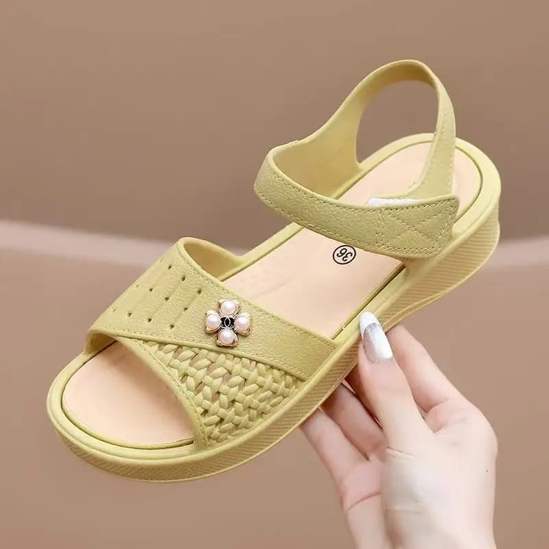 Sandali da donna con zeppa e intaglio a tacco singolo, nuovi sandali estivi con suola spessa antiscivolo impermeabili da esterno per la spiaggia, sandali con velcro per anziani