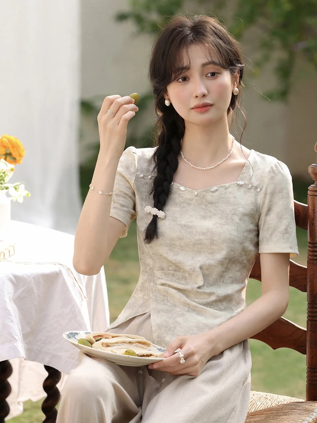 Spring Summer Women's Short Sleeve T-Shirt Design Sense Small Audience Peach Diffusion Tea Fragrance Embroidery Casual Top
