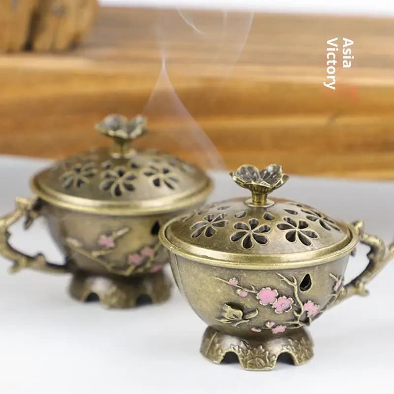 Bruciatore di incenso in lega di zinco a forma di fiore di prugna con manico, bruciatore di incenso retrò a fiore di prugna intagliato, decorazione per la casa