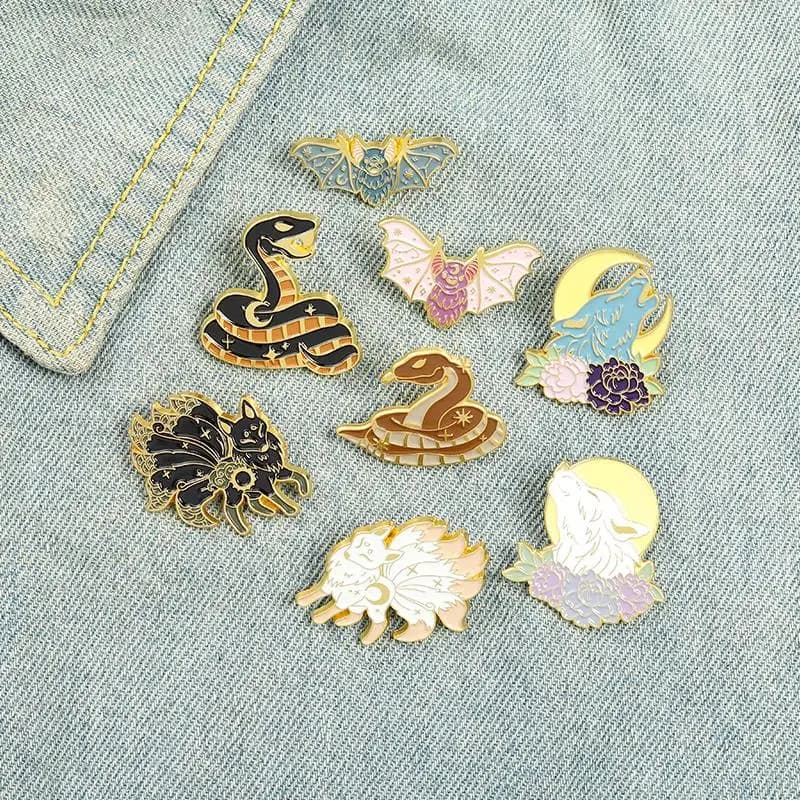 Starry Animals Enamel Pin Custom Fox Bat Wolf Snake Brooches Bag Lapel Pin Black White Sun Moon Day Night Badge Jewelry Gift
