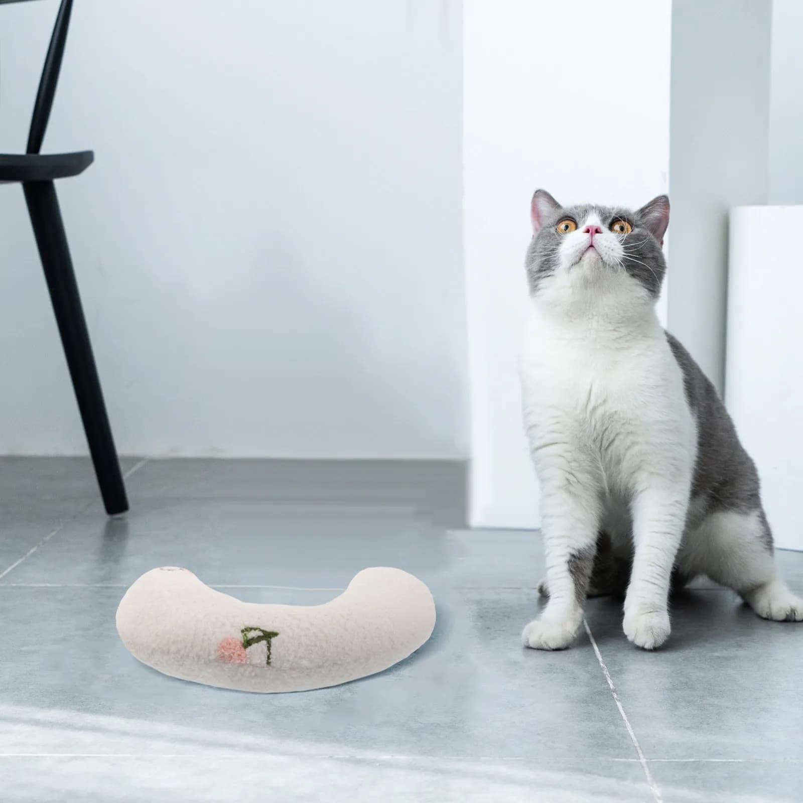 U-Shaped Cat Pillow for Neck Support and Calming Rest Soft Pet Sleeping Pillow for Indoor Cats Travel Carrier Bed Sofa Basket