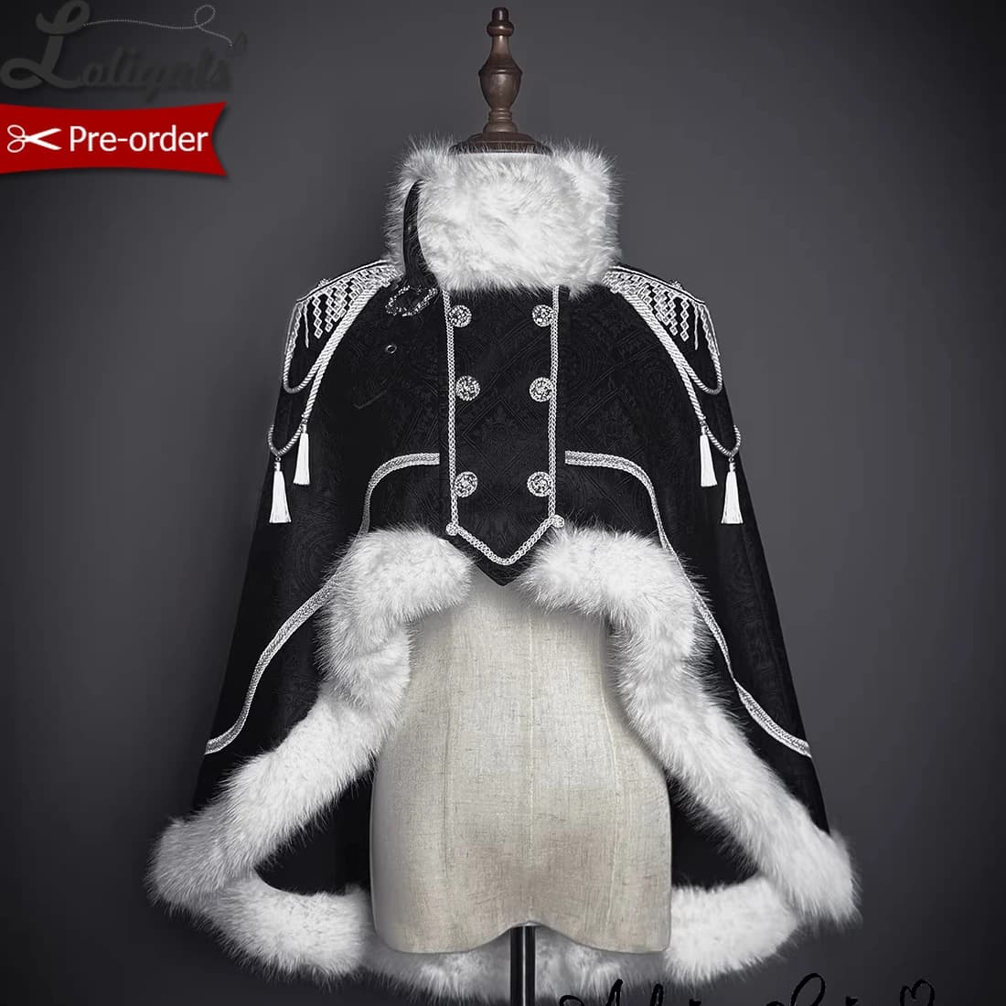 Preordina la giacca poncho invernale in stile militare Gothic Lolita Cape ~ Dawn Breaker di Alice Girl