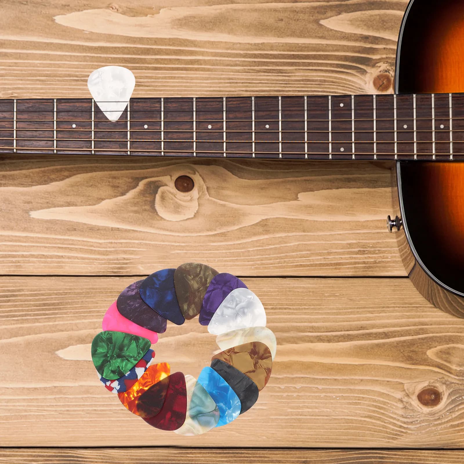Set di 32 Plettri Premium per Chitarra Elettrica, Acustica, Basso, Folk, Ukulele, Accessori Portatili per Pratica e Sostituzione