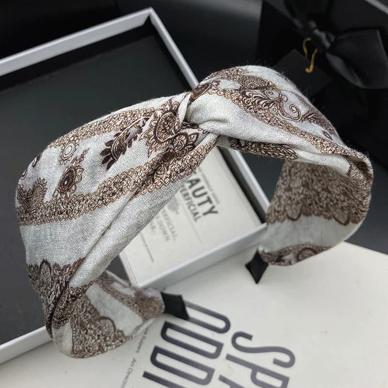 Retro hair clip, women's high-end sense, fashionable, white hair covering, wide edge hair tie, headband accessory, pressure head