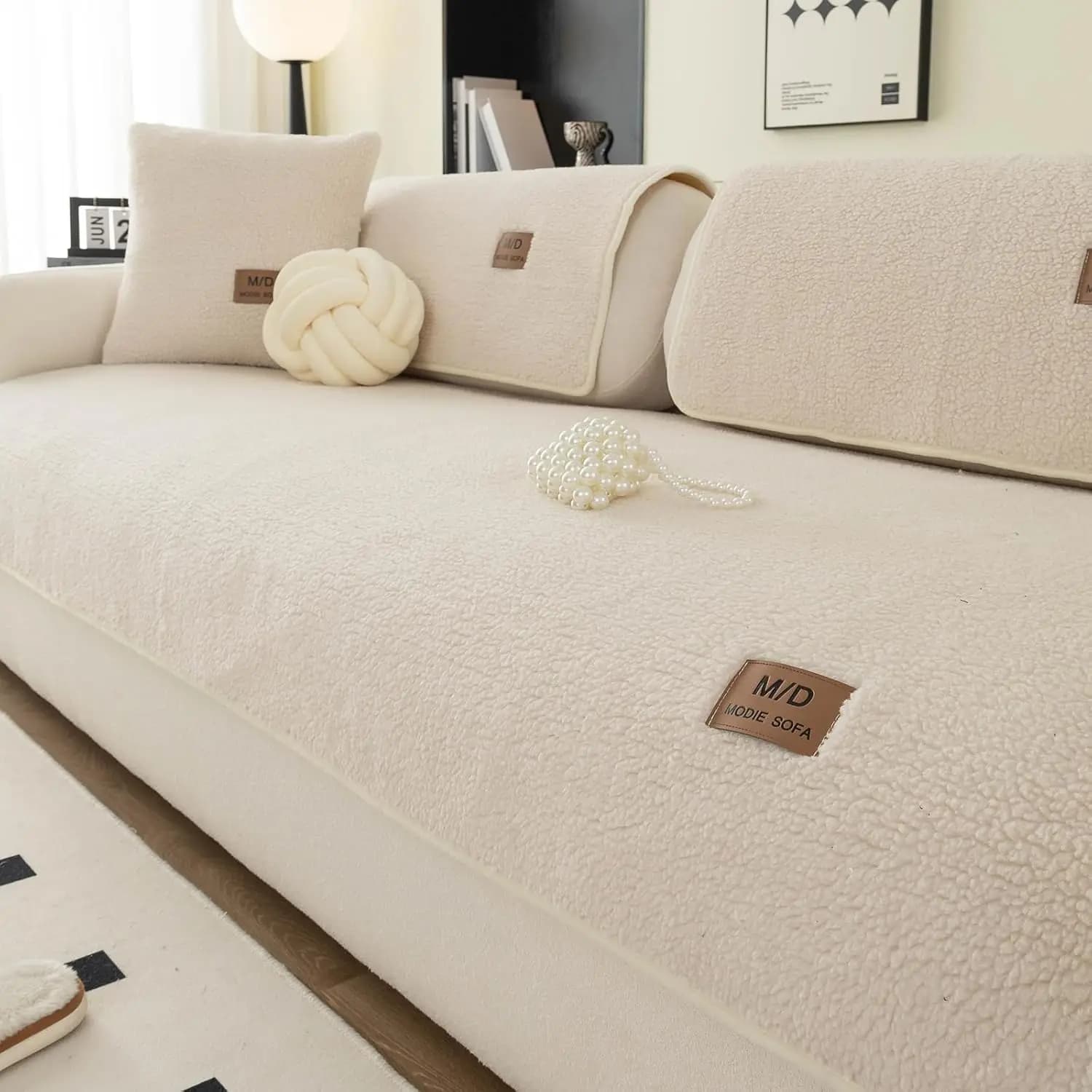 Super Soft Cover in Sherpa Apples, Hot Anti-slip Protection for Furniture and Domestic Animals (Beige Bianco, 71x71 cm)