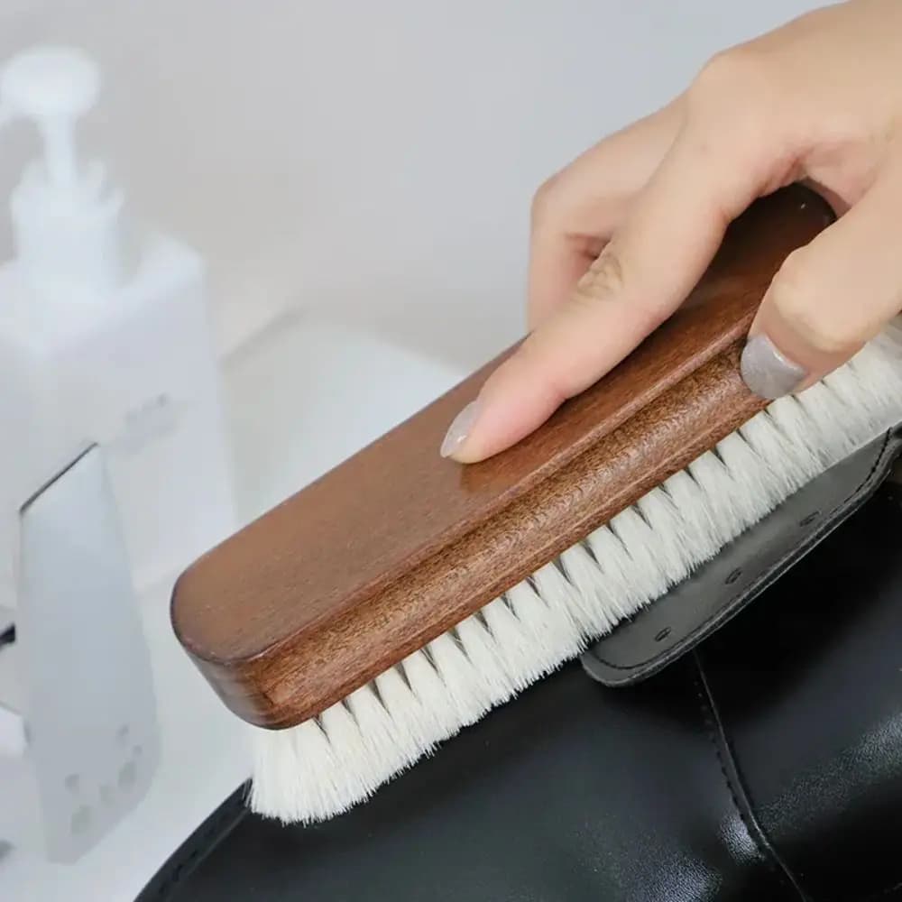 Spazzola per la cura delle scarpe in morbida lana Manico in legno multifunzione Detergente per lucidatura delle stivali Manutenzione durevole Spazzola per la cura della pelle Cruscotto