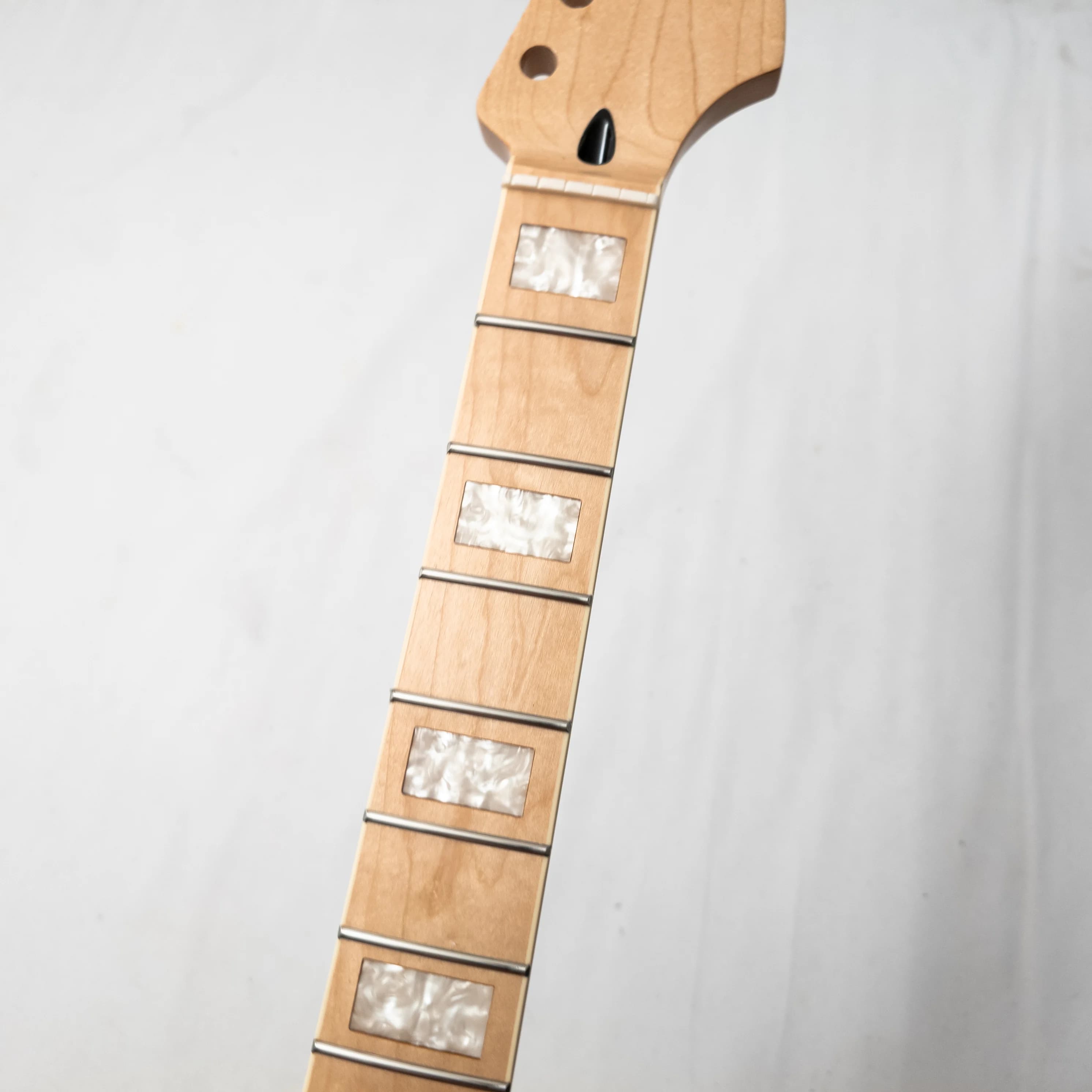 Manico per Chitarra in Acero 25.5" 22 Tasti, Tastiera in Acero con Intarsi a Blocco, Moderno C, Mano Destra, Attacco a Bullone, Truss Rod, Manico di Ricambio