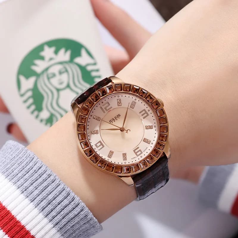 Elegante orologio da polso da donna con quadrante grande, stile coreano moderno e alla moda, cinturino in pelle, orologio da donna al quarzo, regalo per le donne.