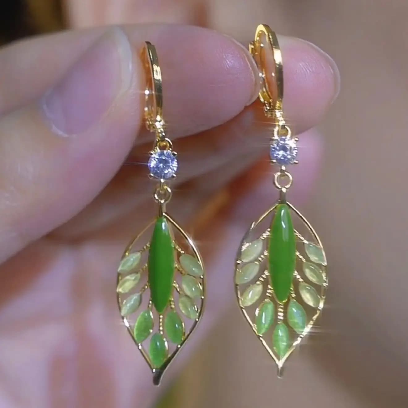 Premium green zircon leaf earrings fashion light luxury retro earrings real gold electroplating modified face earrings