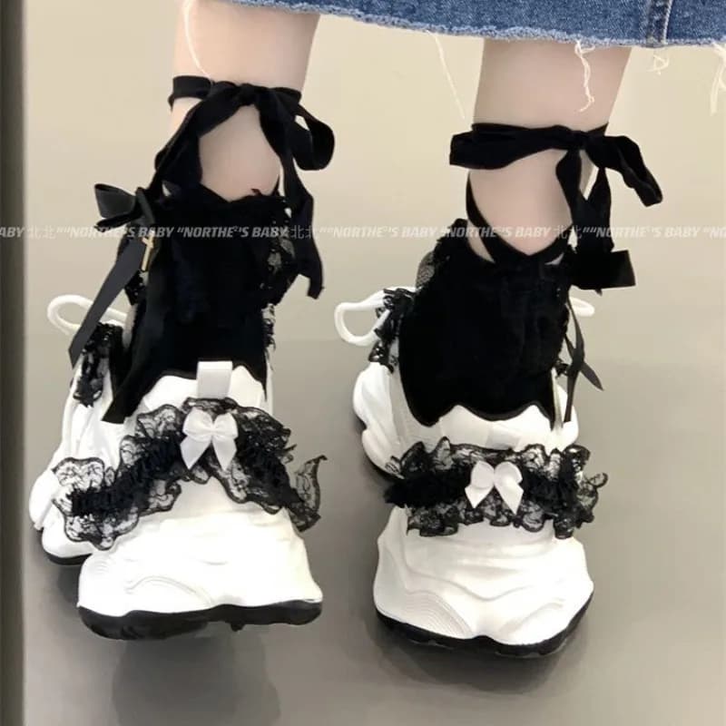 Original brand warrior embossed sneaker for girls Y2k casual sneakers with unique platform applique Lolita shoes fashionable High Street