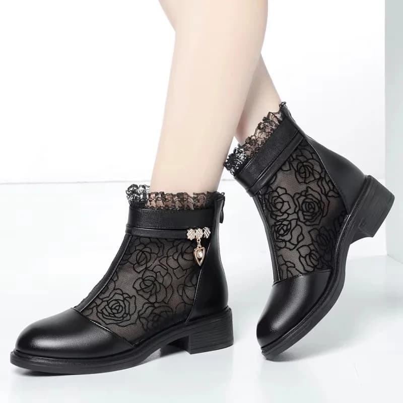 Scarpe comode in pelle mesh traspirante da 2,5 cm Stivali da donna Estate 2025 Stivaletti corti con tacco piatto quadrato per la mamma del lavoro d'ufficio