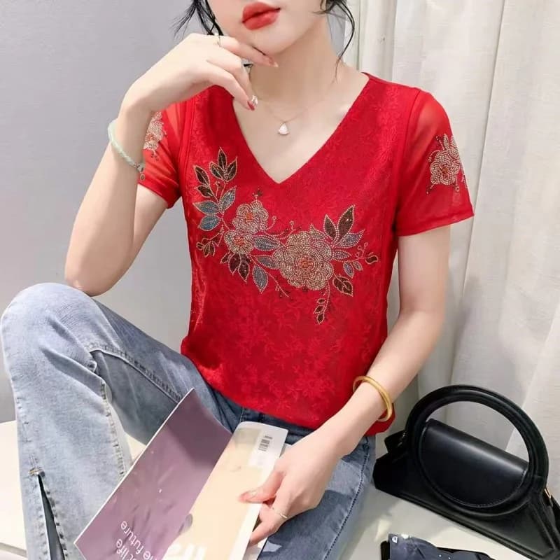 Nuova Moda: Blusa in Pizzo con Diamanti, T-shirt Floreale Traforata a Maniche Corte per Donna, Top Elegante e Casual Estivo
