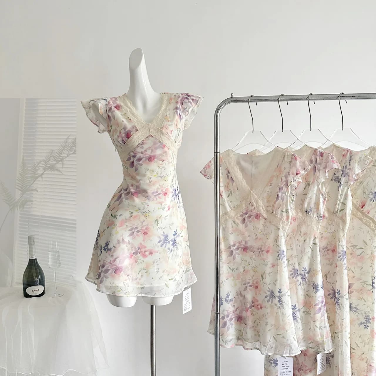 Southeast Asian Women's Elegant V-neck Lace Splicing Bell Sleeve Floral Vacation Dress Summer 2026 Citywalk Polyester Fiber