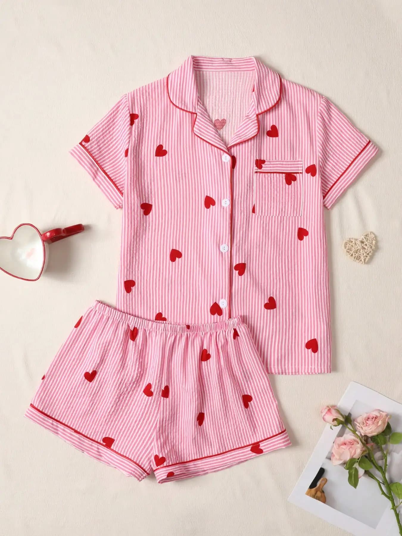 Pigiama da donna con stampa a cuore a righe rosa con top a maniche corte e pantaloncini, pigiama morbido per la casa o per l'abbigliamento casual