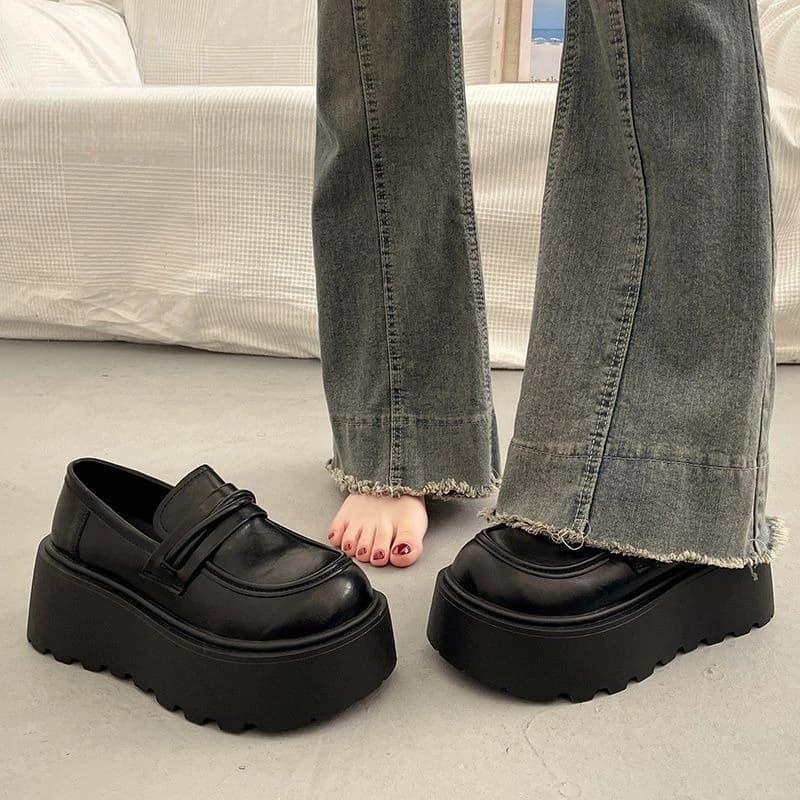 Vintage British Style Women's Leather Moccasins with Platform Sole Thick Height Rising brief on 2025 Spring Petite Friendly
