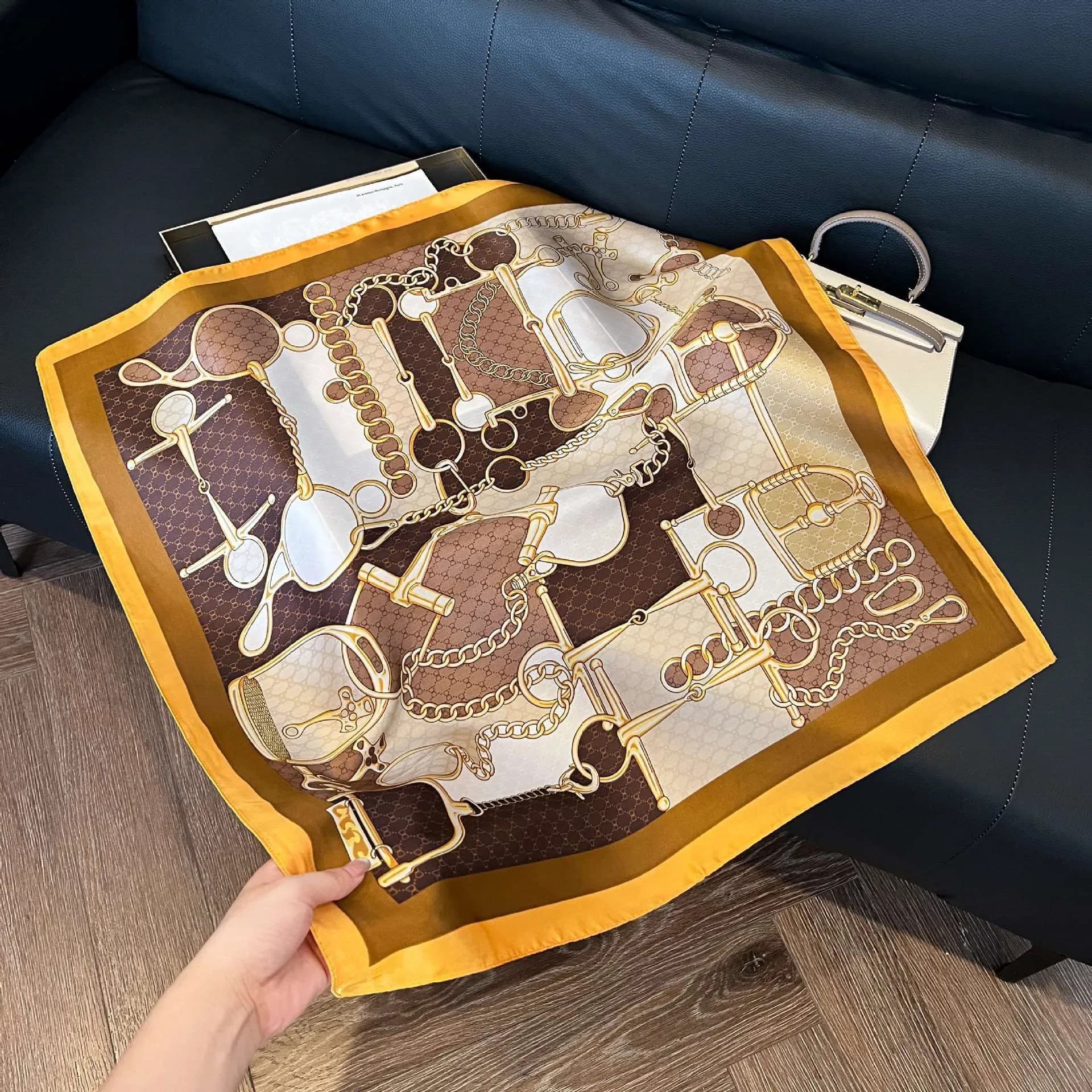 Foulard Quadrato in Seta con Stampa a Catena Design Lusso, Morbido in Raso, per Donna, Fascia per Capelli, Sciarpa da Collo, Hijab da Ufficio, Nastro per Borsa