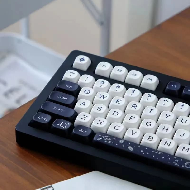Copritasti Galaxy in bianco e nero PBT sublimazione del colore Profilo MOA compatibile 61/68/75/87/108 Set completo di copritasti per tastiera meccanica