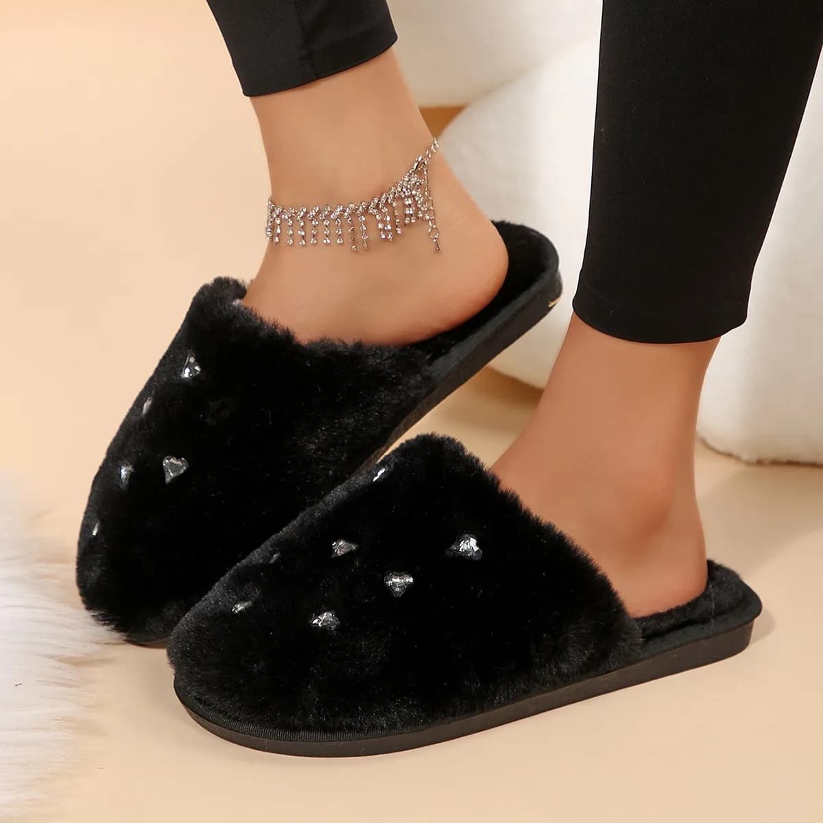 Pantofole classiche classiche da donna Tacchi bassi piatti da esterno Scarpe da donna basic Sandali estivi slip on in pelliccia di diamanti luminosi Taglie forti