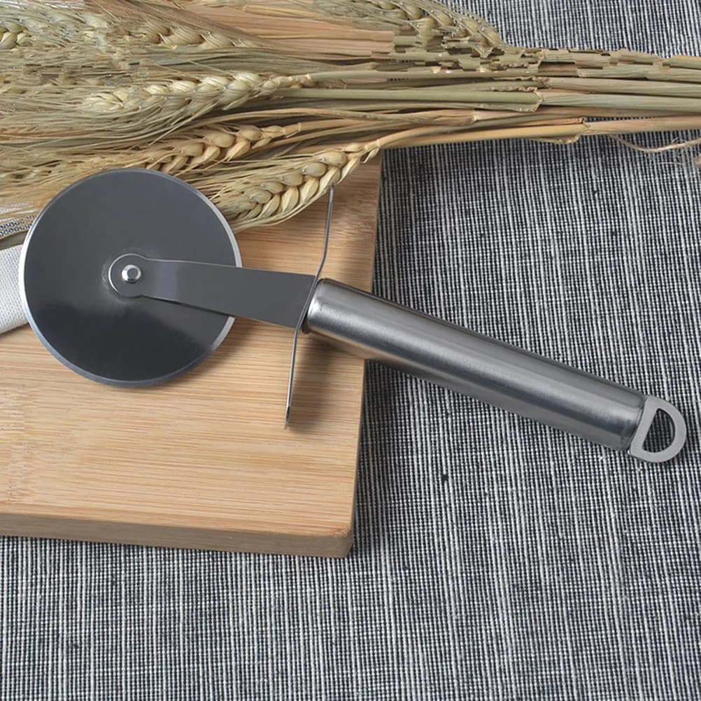 Pizza Wheel Cutter Stainless Steel Blade Comfort Grip Kitchen Tool for Pizza Cake and Dough Slicing