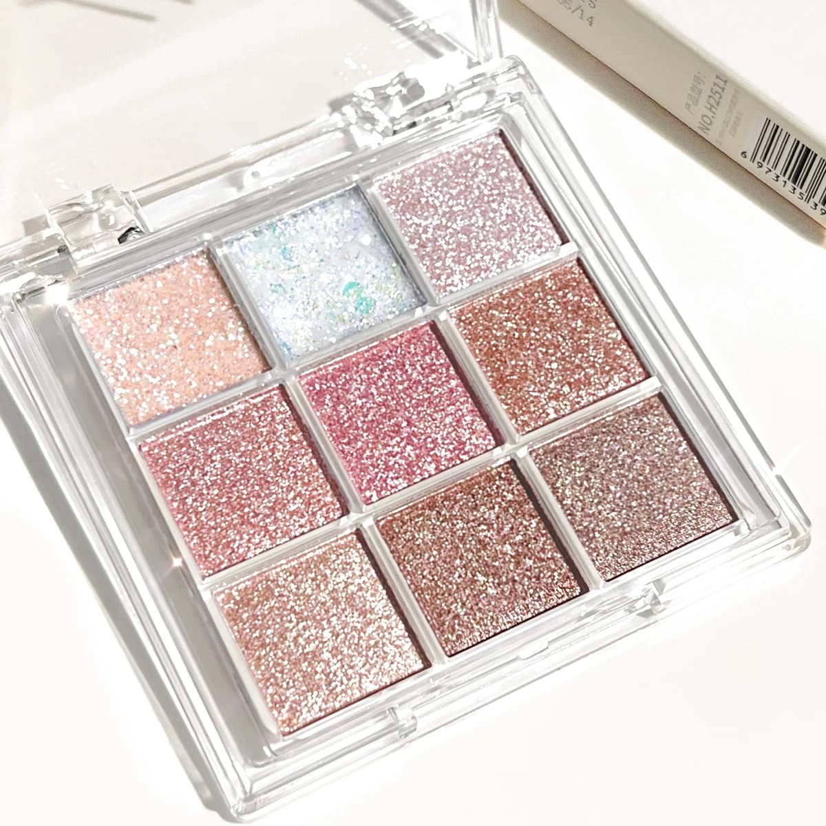 Ombretto a nove colori Perla leggera Facile da colorare Illumina il trucco durevole impermeabile per gli occhi