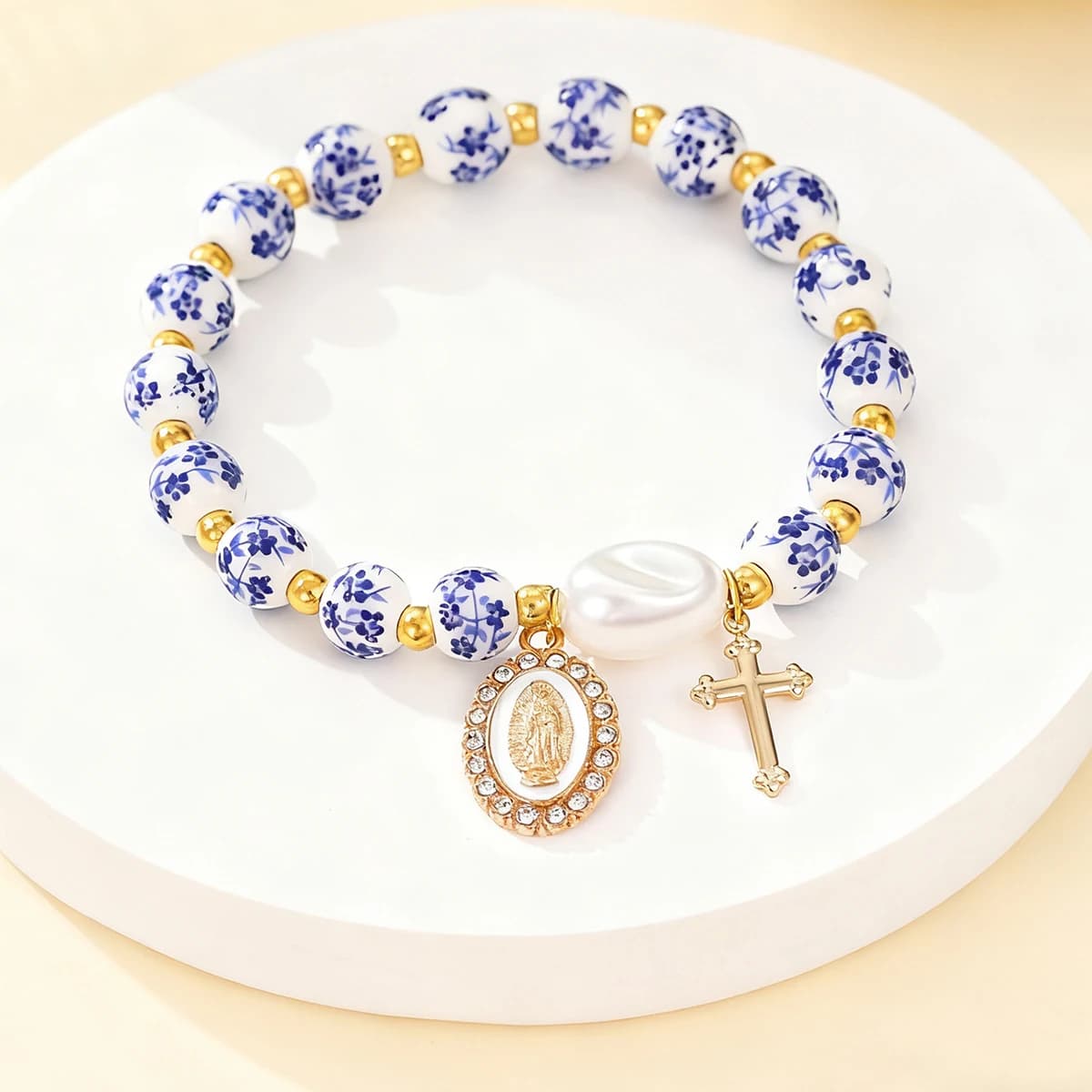 Bracciale con perline in porcellana blu e bianca, ciondolo religioso con croce tempestata di diamanti della Vergine Maria, regalo per battesimo con rosario, Dropshipping