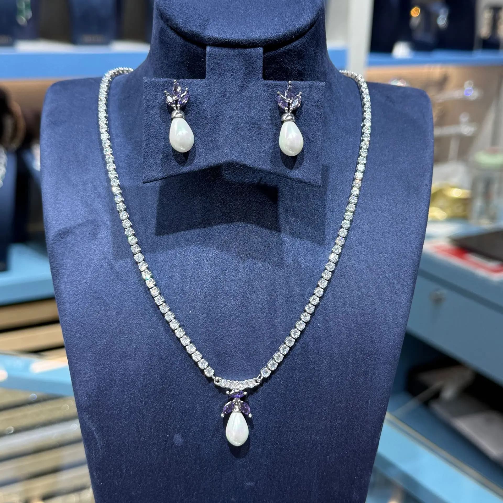 Pearl Necklace for Valentine's Day, lightweight and fashionable luxury, ring with micro-cast zircons, pearl pendant, clavicle chain, jewelry.