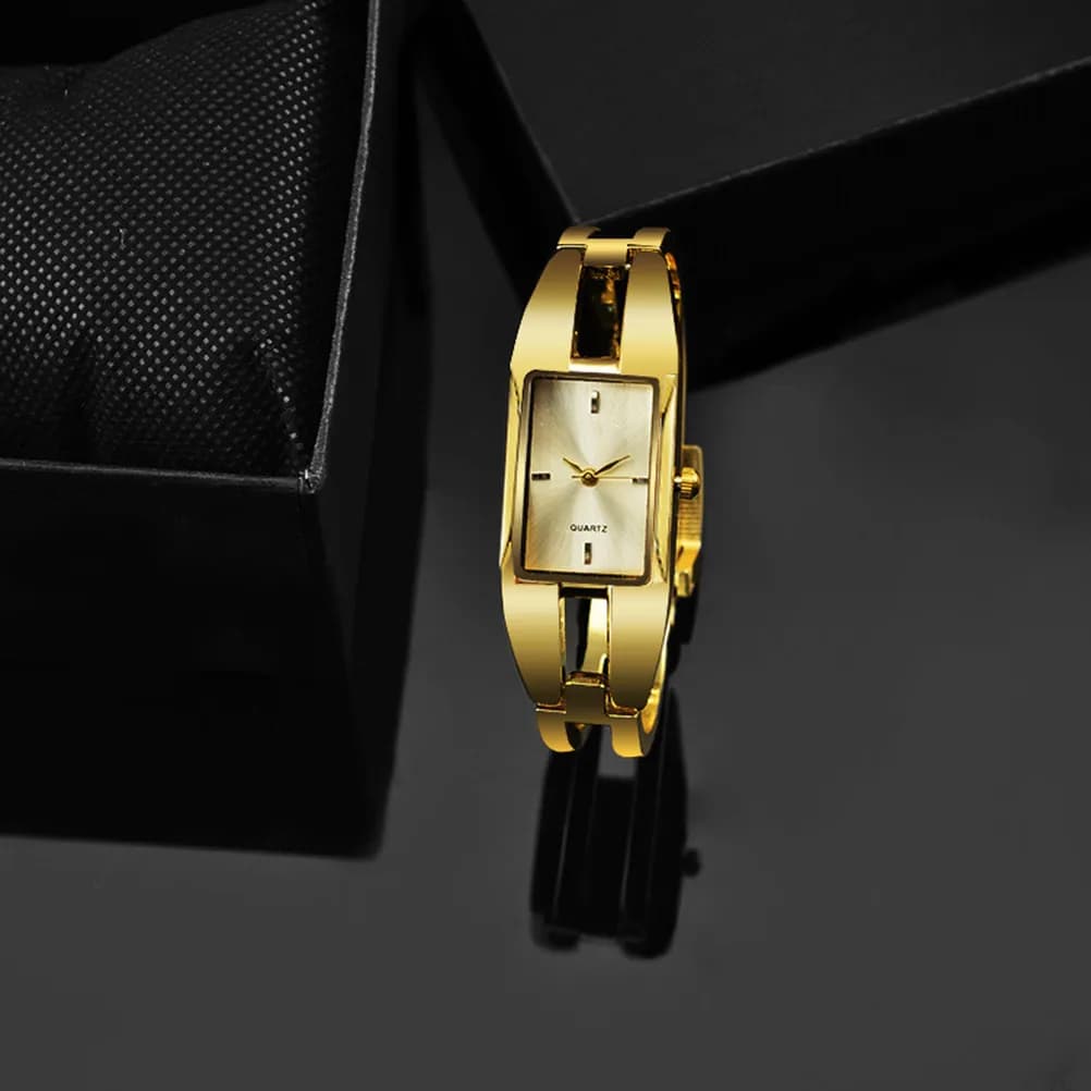 Orologio da Donna al Quarzo con Bracciale in Lega Dorata, Quadrante Bianco, Resistente ai Graffi, Leggero, Design Elegante per Uso Quotidiano e All'aperto