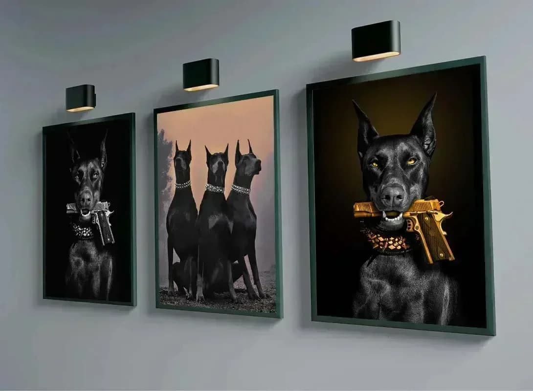 Moda moderna cane doberman nero con pistola dorata poster tela pittura animale di lusso immagine di arte della parete per l'arredamento del soggiorno