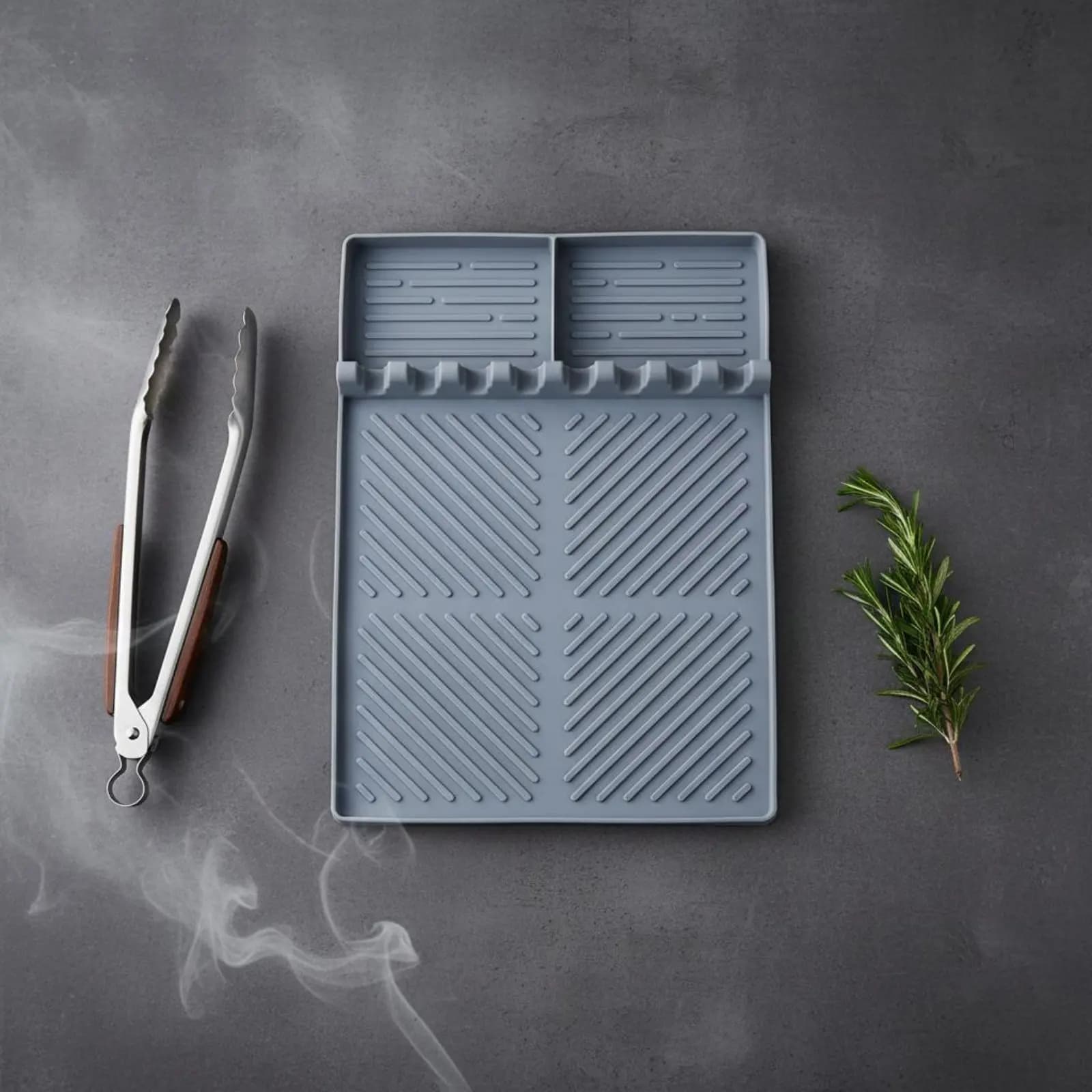 Tappetino da Cucina con Bordo Rialzato in Silicone Resistente al Calore, Porta Utensili BBQ, Organizer da Cucina Versatile