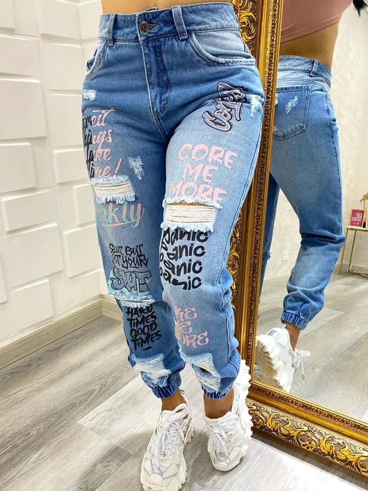 2024 Nuovi jeans strappati con tasca inclinata con stampa di lettere Jeans casual da donna