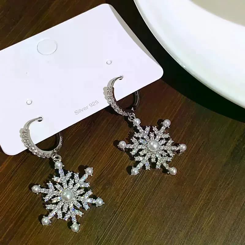 Abbaglianti orecchini da donna con fiocco di neve; Regalo di gioielli per la festa di Natale con zirconi e perle imitazione alla moda