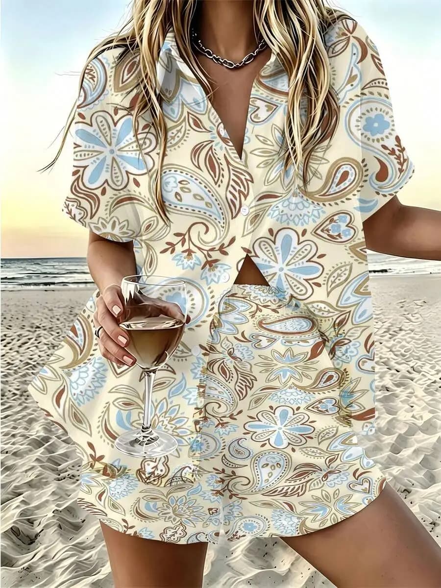 Set casual da donna con camicia a maniche corte e pantaloncini con stampa floreale paisley, stile boho, per l'estate e la spiaggia.