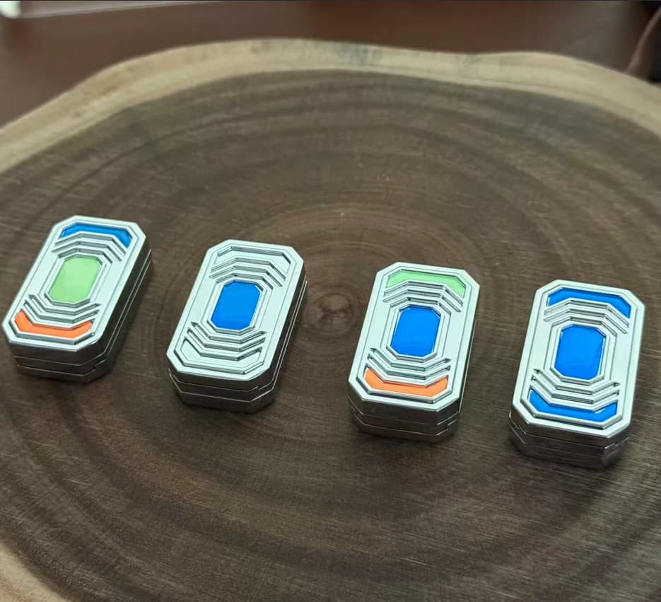 Slider Magnetico a Tre Strati in Metallo, Clicker Aptico, Giocattoli Sensoriali, Gadget Originali per Alleviare Stress e Ansia