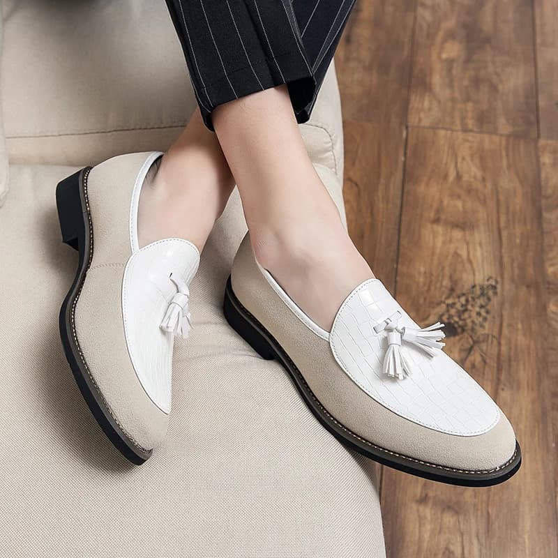 Scarpe Casual da uomo di marca di lusso mocassini di moda scarpe da ufficio per affari mocassini da guida con nappe da uomo comodi Slip on scarpe con nappe