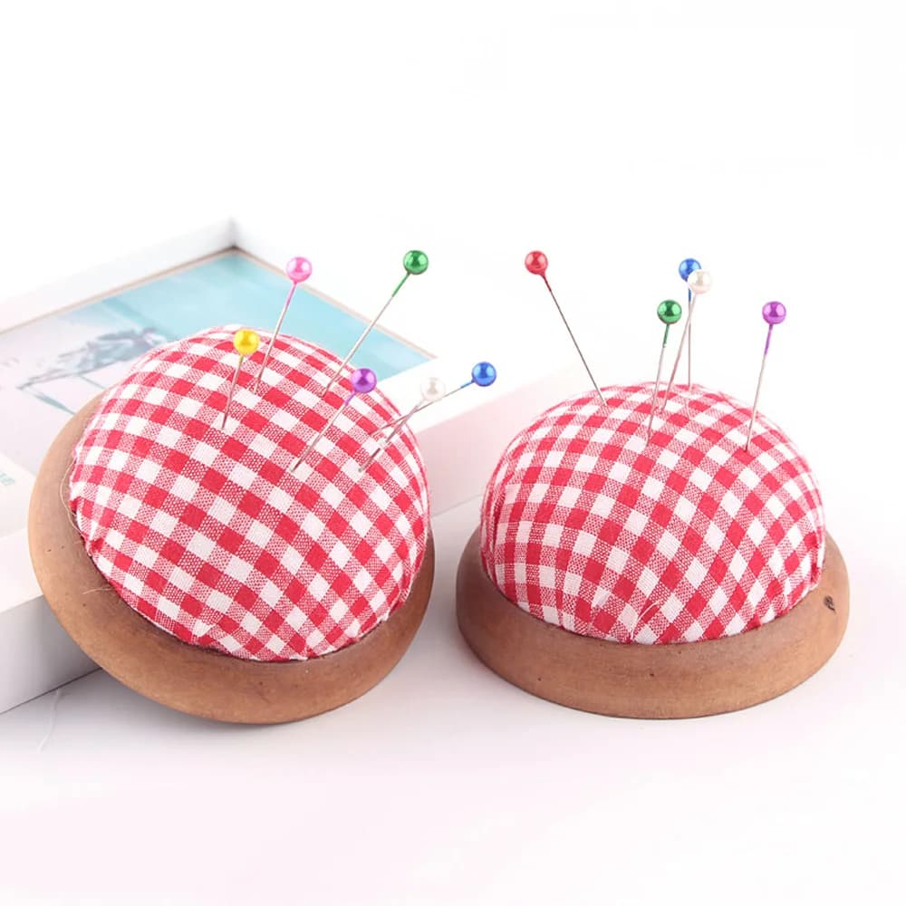 Porta Aghi a Forma di Sfera, Grazioso Cuscino per Aghi con Base in Legno, Accessori per Cucito Fai-da-Te