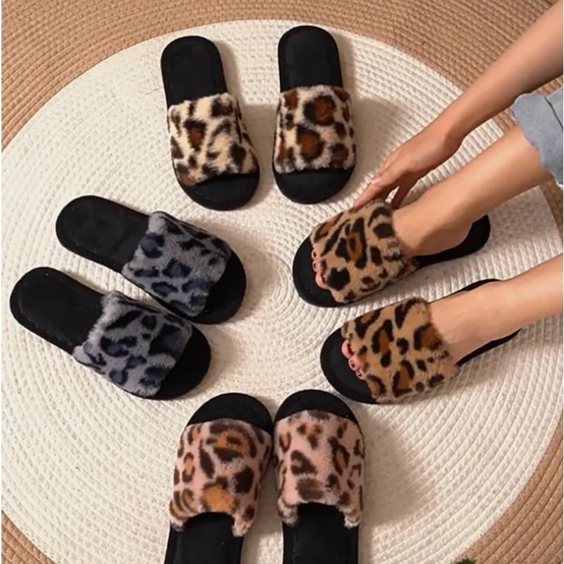 2025 Women's Warm Winter Slippers and Blowjob with Fur Leopard Flat Heels Light Flat Heels Fur Slides Comfortable Floor Sandals for Interior