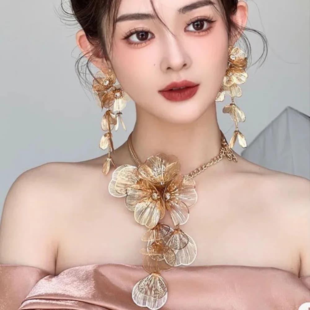 Collana Elegante con Frange Floreali, Lussuosa e Squisita, Girocollo Esagerato in Lega, Collana Lunga con Nappe per la Clavicola, dal Design Raffinato