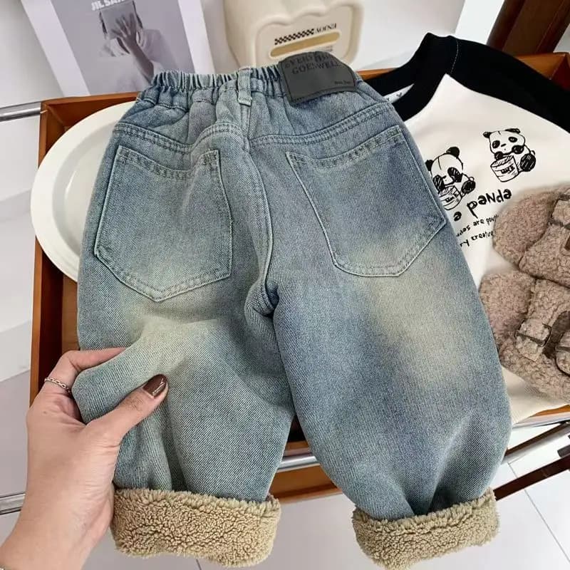 Jeans in velluto per bambini Inverno Nuovo stile Ragazzi larghi e spessi Pantaloni in velluto di agnello in un unico pezzo Jeans caldi per ragazze 2-7 anni