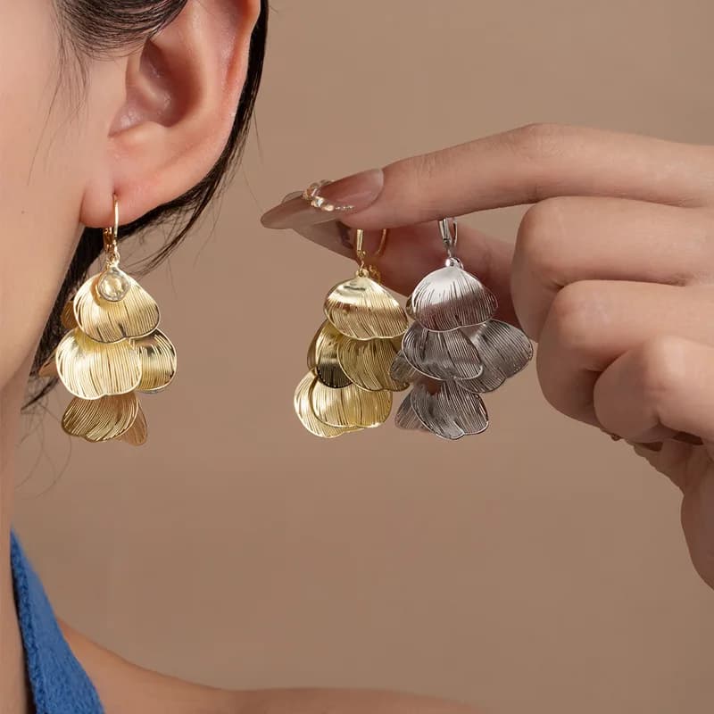 Squisito design di nicchia Orecchini con frange a foglia in stile europeo Orecchini a bottone minimalisti Accessori per le orecchie alla moda