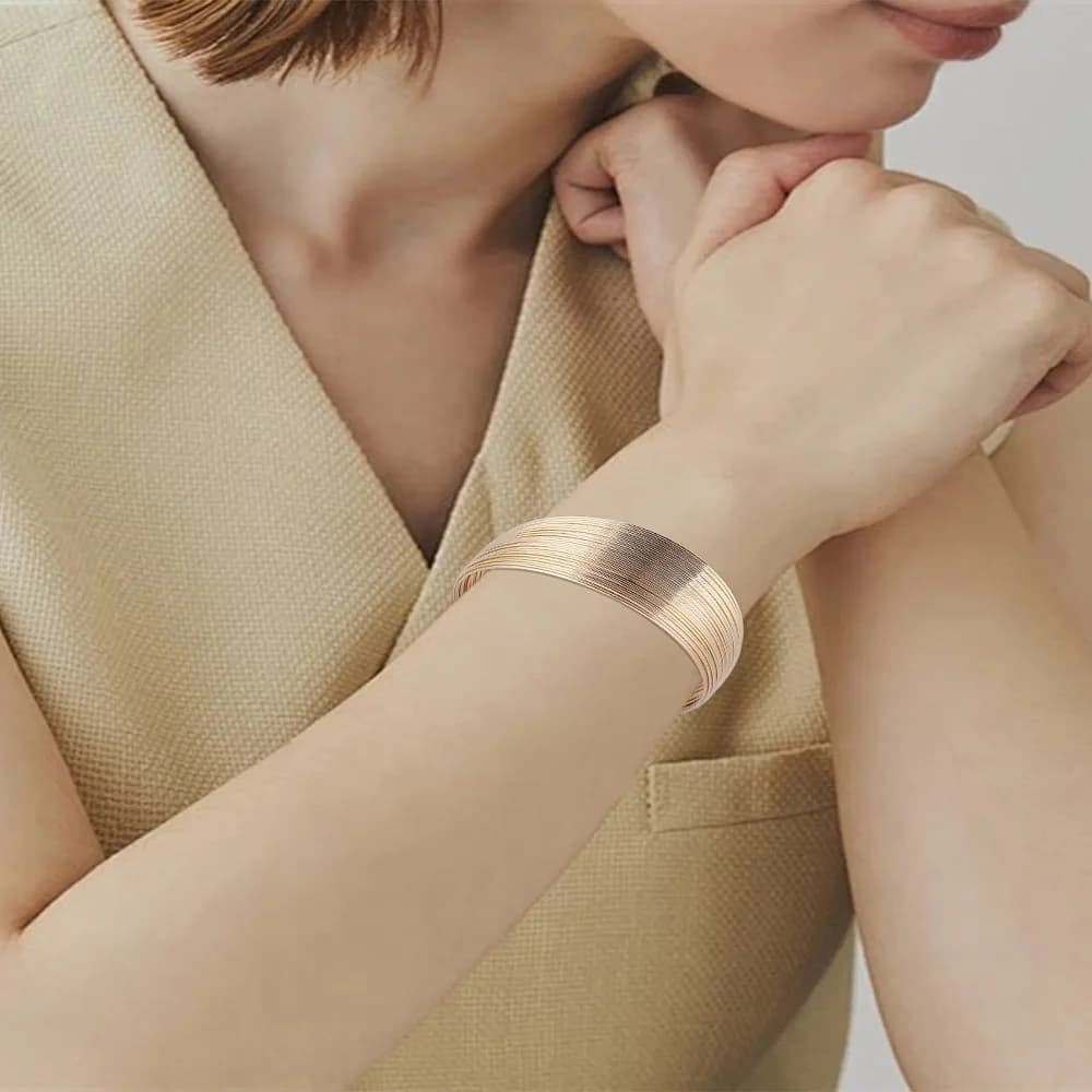 1Pc Trendy European and American Style Unique Cute Iron Cuff Bracelet for Hip-hop Rock Golden Inner Diameter: 2-3/8 inch(6cm)
