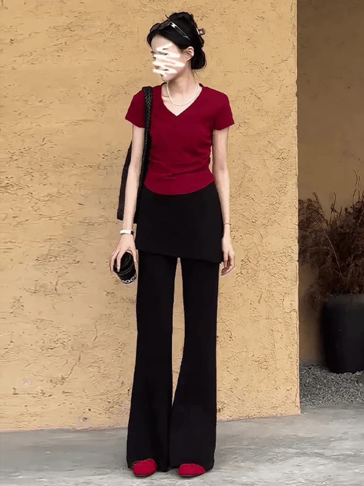 Completo Sportivo Estivo Stile Coreano: T-Shirt Rossa a Maniche Corte con Scollo a V Elegante e Pantaloni Neri a Zampa per Donna