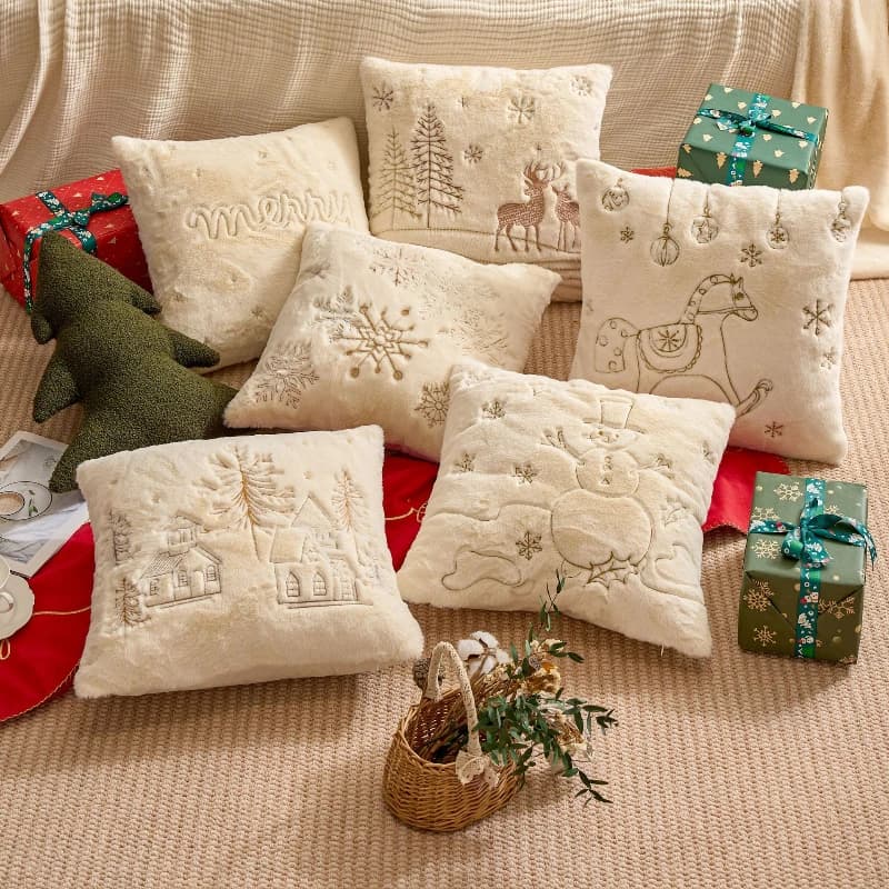 Christmas Embroidered Pillow Sheet in Peluche Soft and comfortable festival cushions pillow for New Year's Home