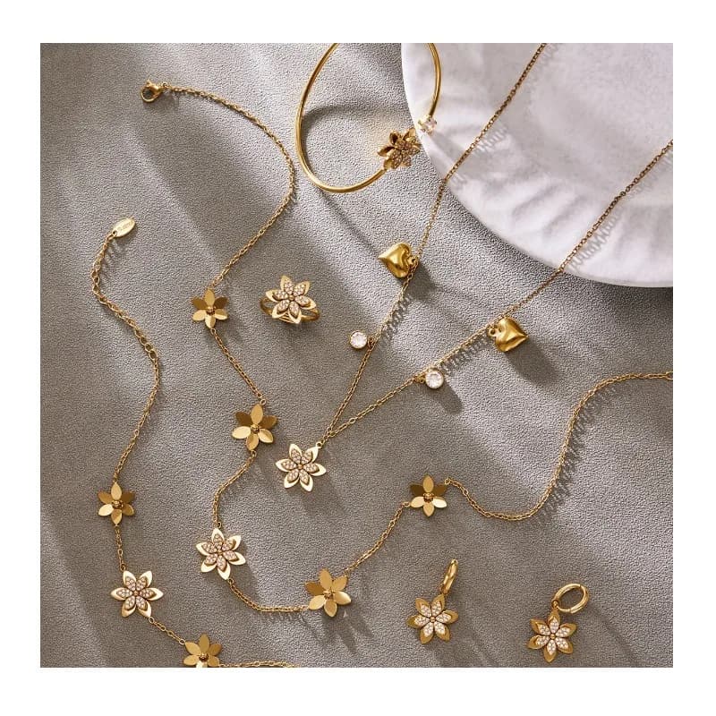 Set di Gioielli alla Moda con Zirconi: Collana a Doppio Strato con Fiori e Cuori, Bracciale, Orecchini e Anello