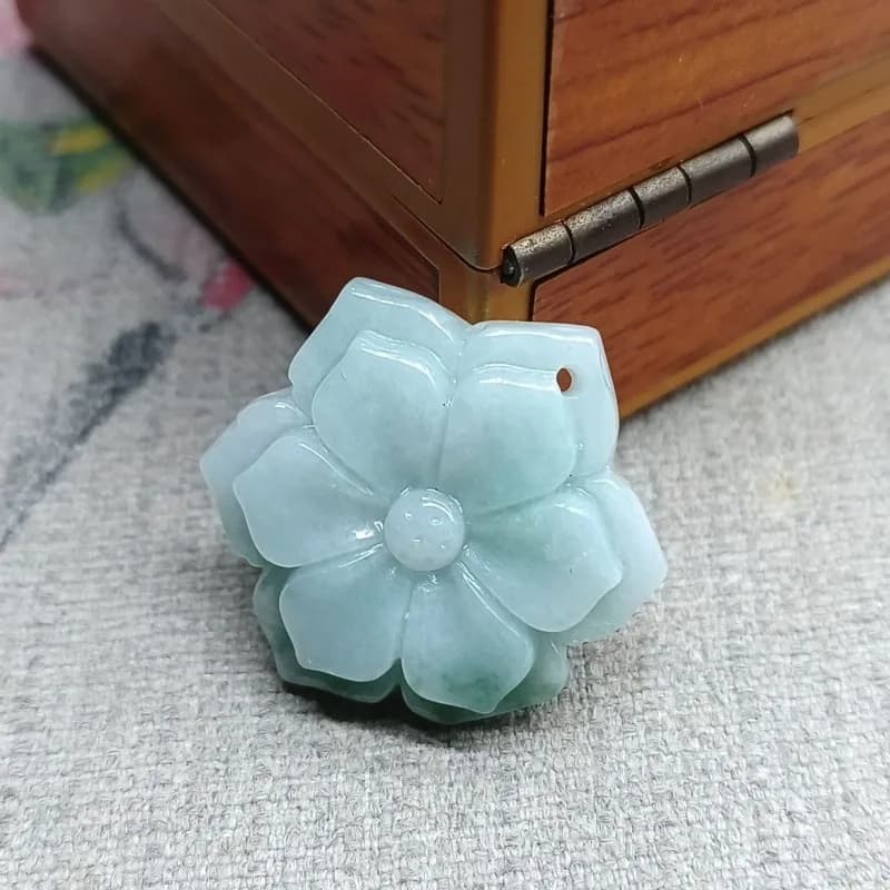 New Pendant in Jade with Flower Shape Flowering, Richness and Peace Symbol, with Ice Glutinous Jade Seed, for Men and Women